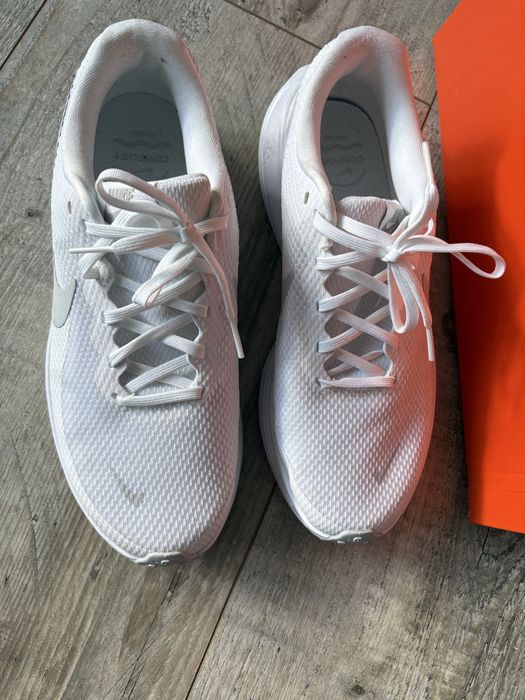 Buty biale Nike Revolution 8