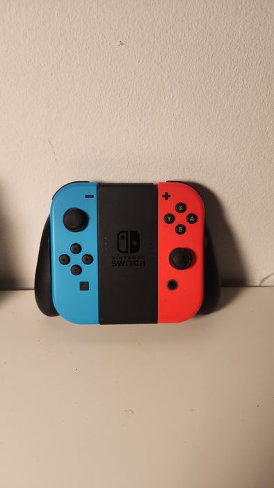 Nintendo Switch e 2 Jogos Originais