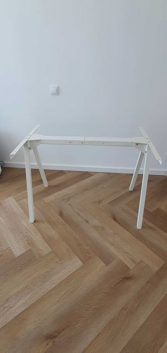 Secretária Ikea Trotten, como nova