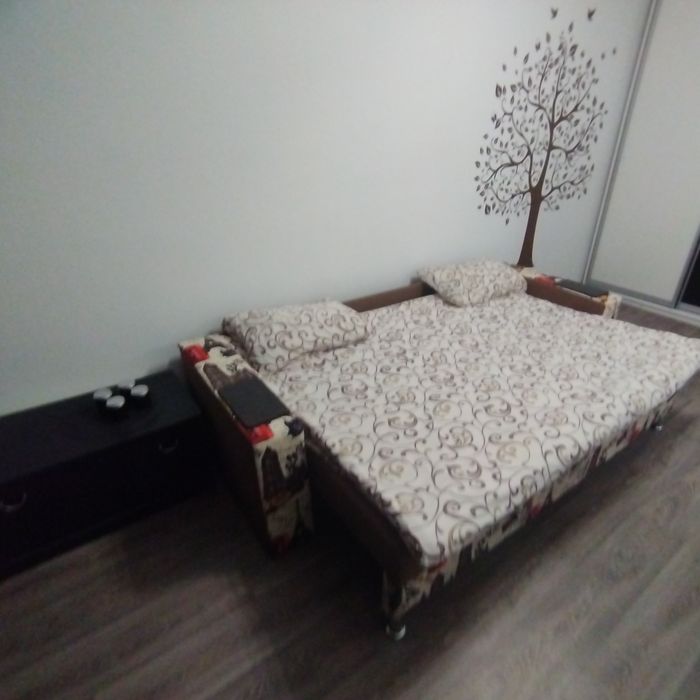 Здається квартира подобово, 1 поверх.