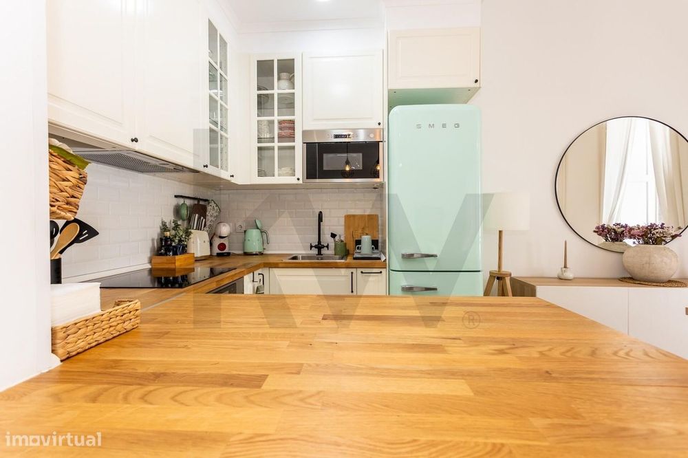Apartamento T2 remodelado e mobilado no Bairro Alto — conforto e local
