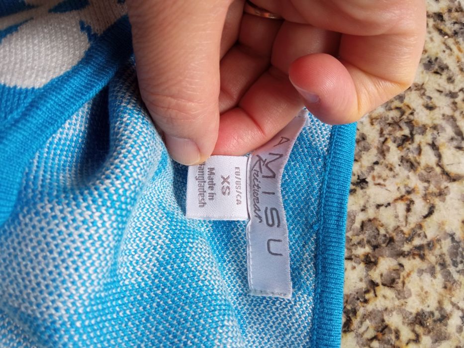 Tops curtos de jovem