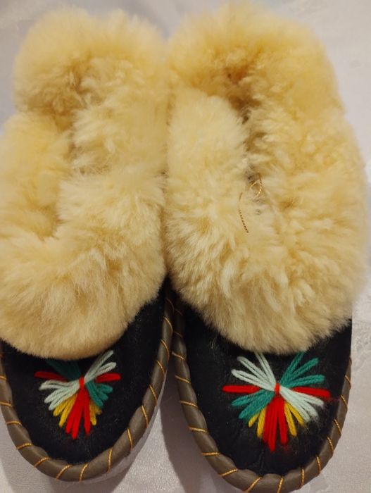 Kapcie góralskie , hawtowane.nowe.Rozmiar 41.Cieplutkie ,wyścielane.