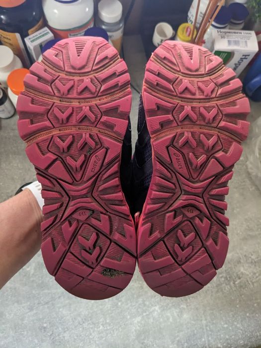 Кросівки для дівчинки Asics Gore-tex 35р