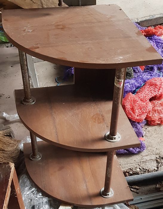 Полки подвесные современные