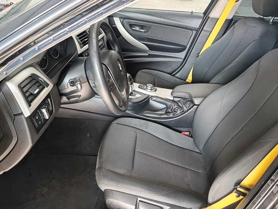 BMW 320i TOURING aut