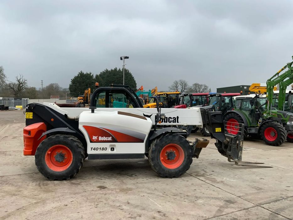 Bobcat T40180  Bobcat T40180 2016 r + kosz i żuraw