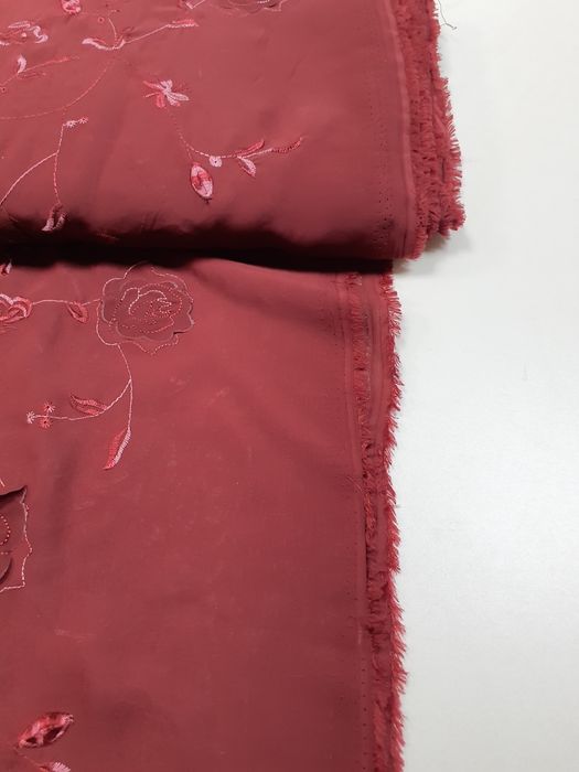 Żorżetka haft bordo szer.148 cm.