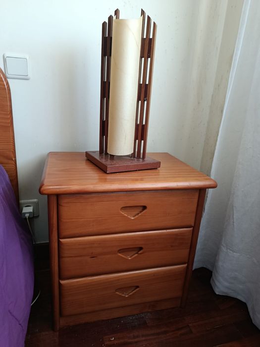 Mobília Quarto casal em Pinho Maciço