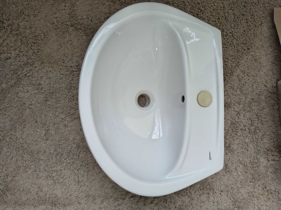 Умивальник для ванної кімнати на п'єдесталі