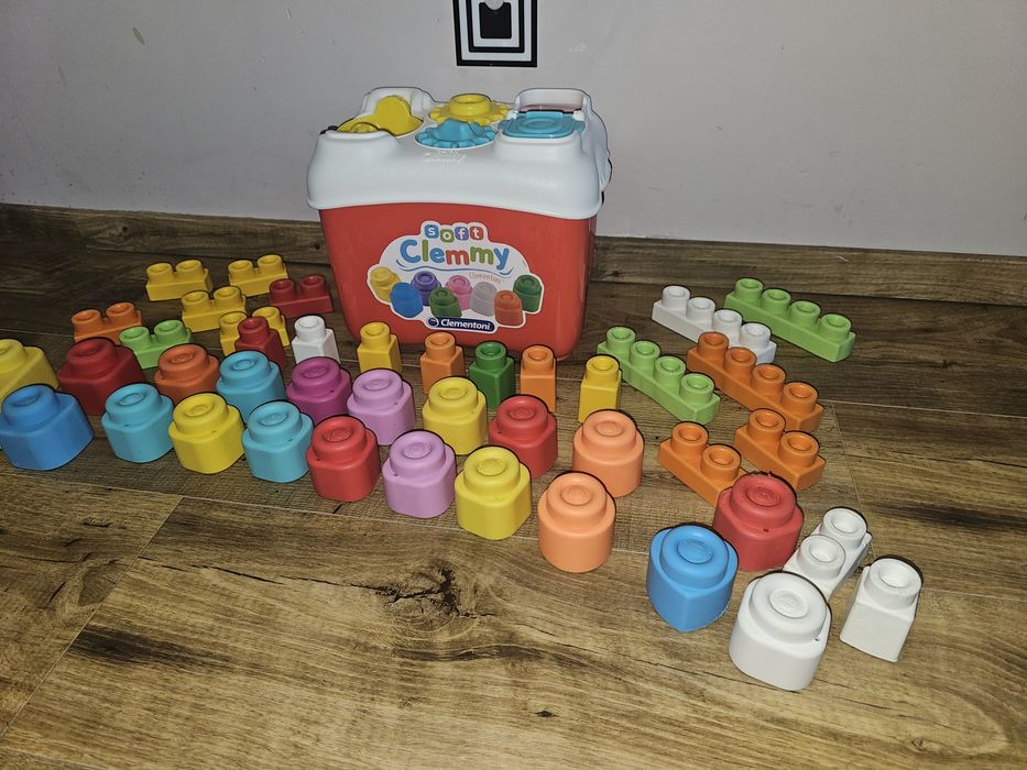 Sorter clementoni wiaderko + klocki