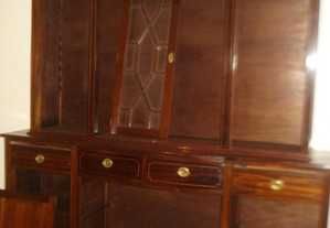 Móvel e mesa de sala de jantar