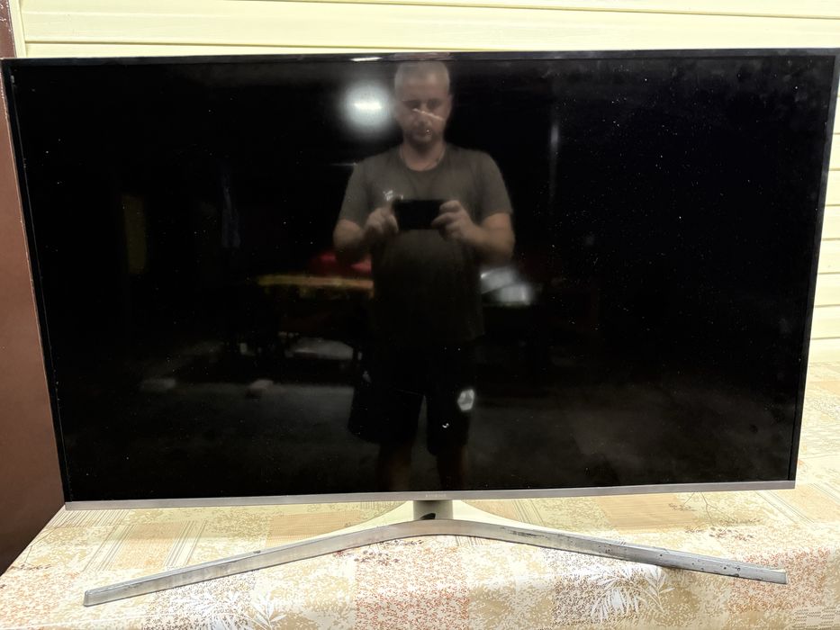 Продам телевизор на запчасти