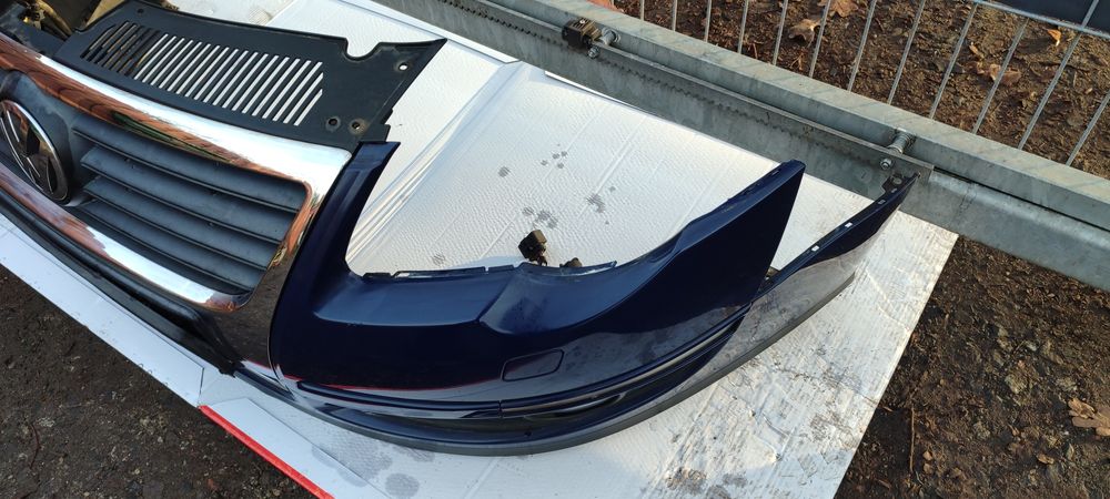 Zderzak przedni kompletny VW passat b6 LA5E części przód Xenon grill