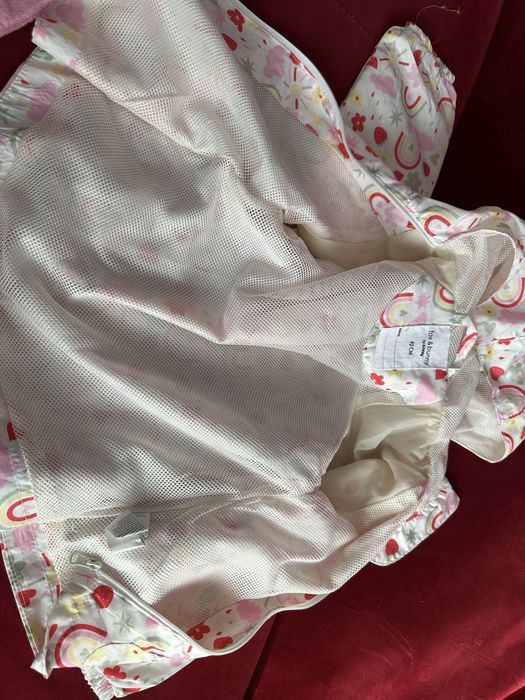 Cienka kurteczka wiatrówka z kapturem rozm.92