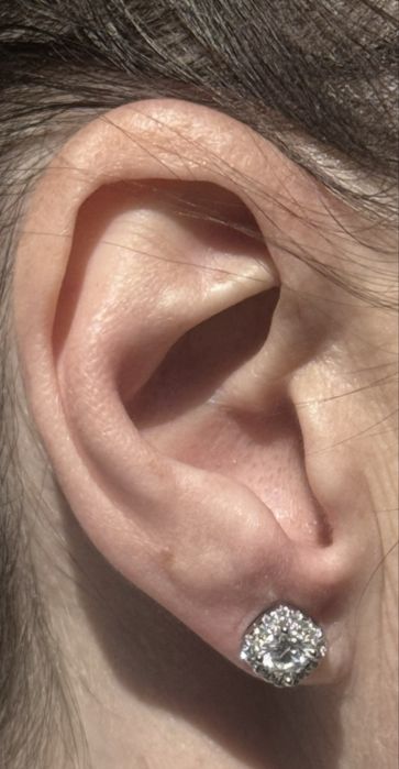 Kolczyki moissanite VVS1 5 mm 0.5 karata