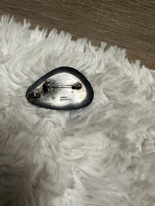 Broszka z turkusowymi detalami