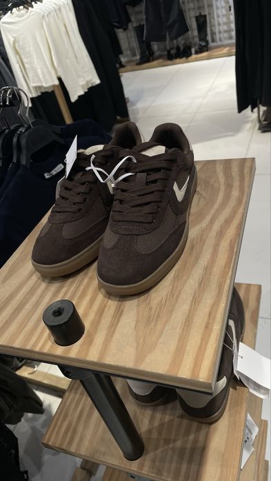 Кросівки Bershka