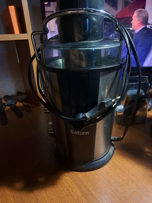Продам соковыжималку saturn