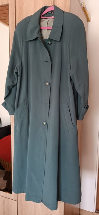 Długi płaszcz wiosenny.