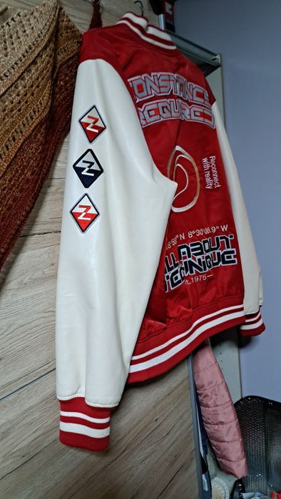 Kurtka bejsbolówka Zara.