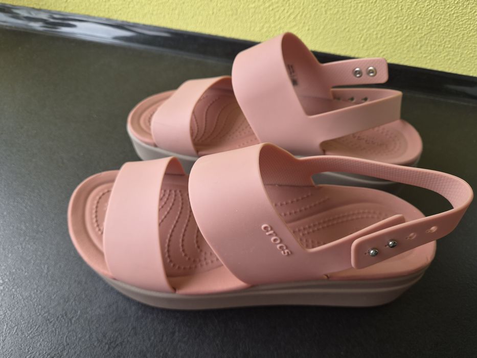 Босоніжки сандалі Crocs Brooklyn Low Wedge оригінал крокси