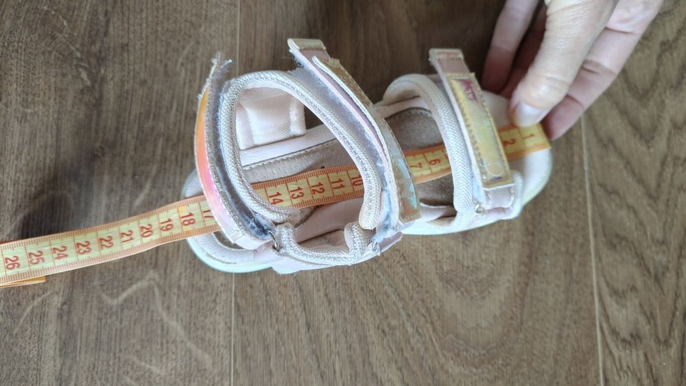 Босоніжки на дівчинку 28 р