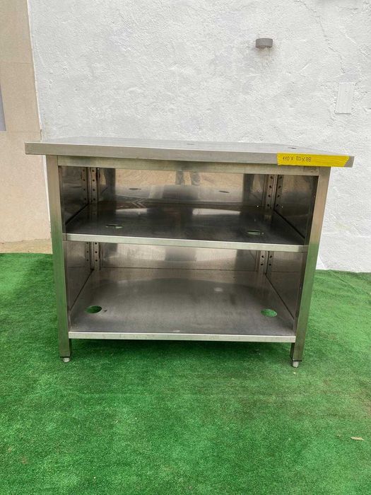 Bancada neutra em inox com prateleira