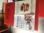 Livros de análise política e de religião