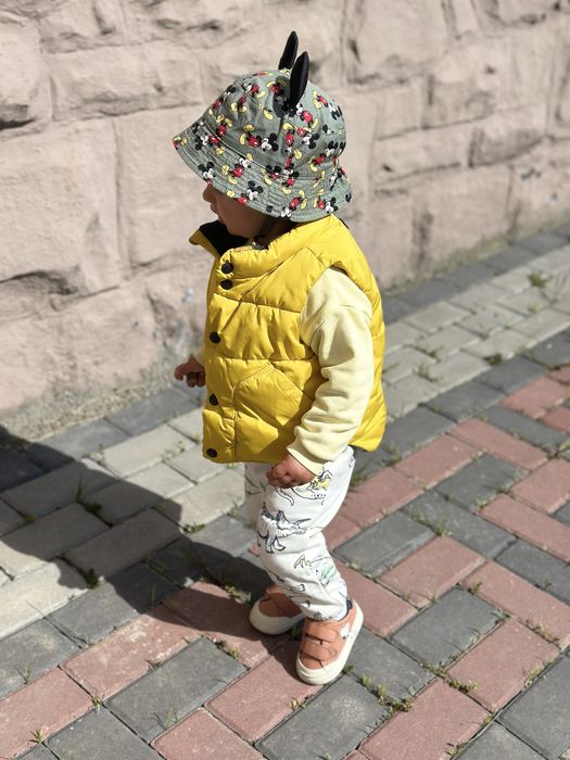 GAP безрукавка жилетка 12-24 міс. обʼємна на флісі