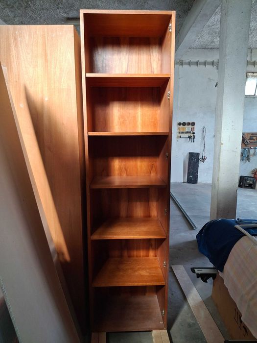 Armários de madeira (cerejeira)