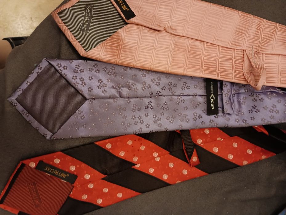 Галстуки фирменные,бабочки