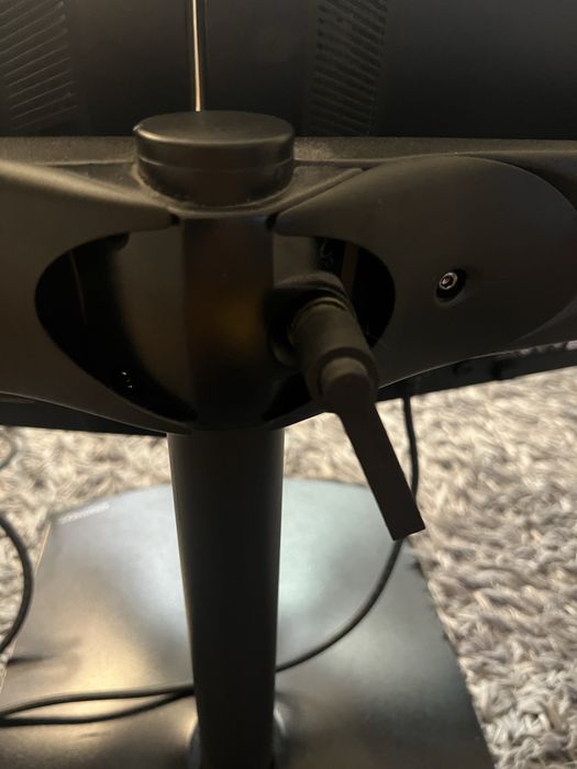 Suporte com dois monitores incluidos
