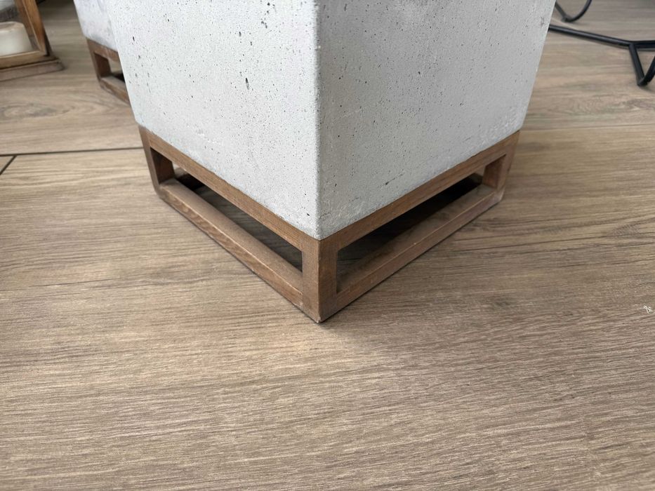 2 duże donice Cube 29x29x39 cm na drewnianej podstawie – taras/balkon - odbiór osobisty