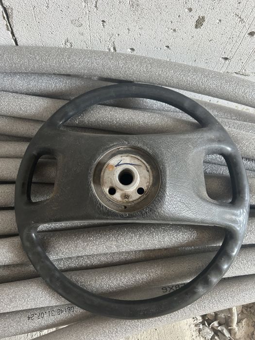 Продам руль на ауді 80