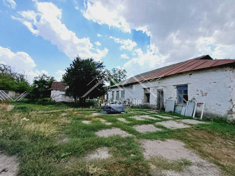 Продаж приміщення під склад, ферму, виробництво поряд залізниця.