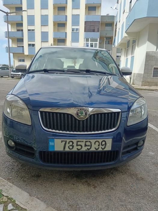 Skoda Fabia azul  1.2