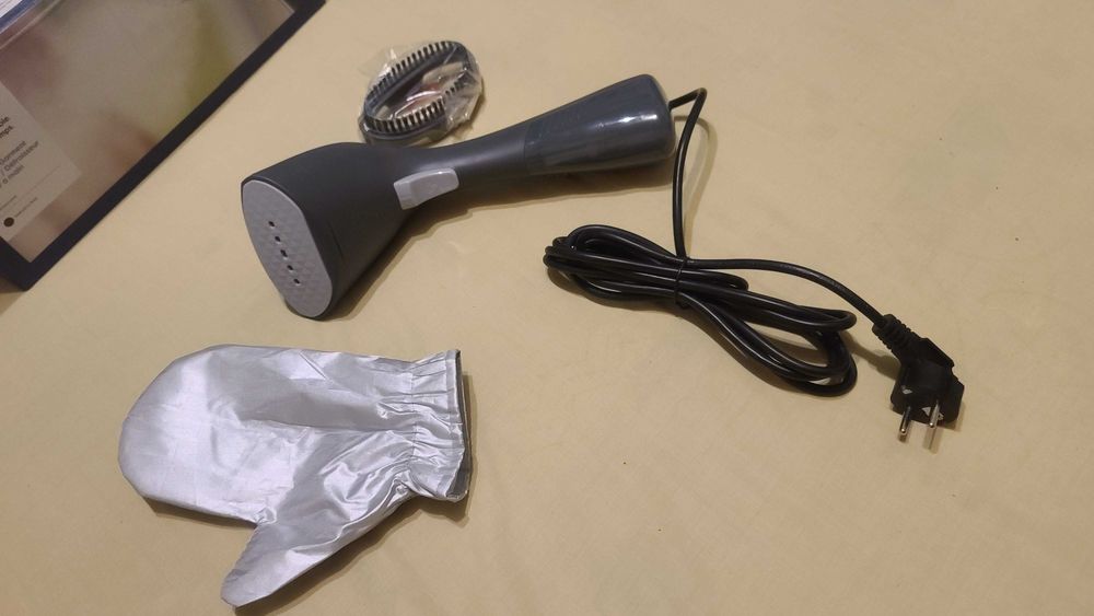 Відпарювач ELECTROLUX 1200 Вт 3 м шнур 100 мл 20 г/хв (краще праски)