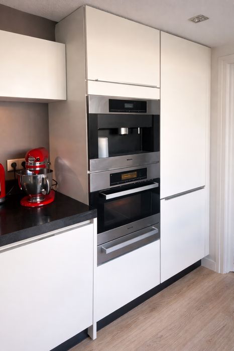 Luksusowa kuchnia wysoki połysk AGD Miele expres granitowy blat