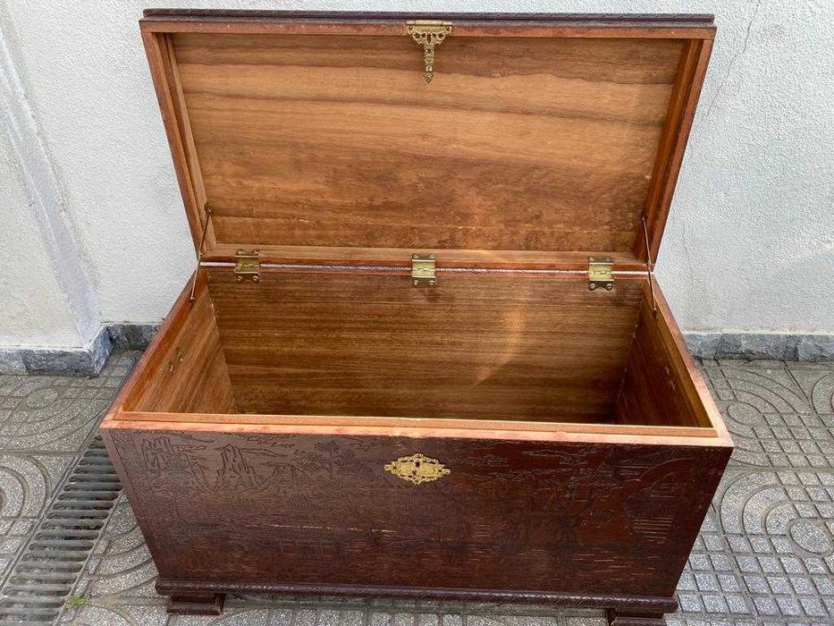 Arca Castanha de Madeira Maciça