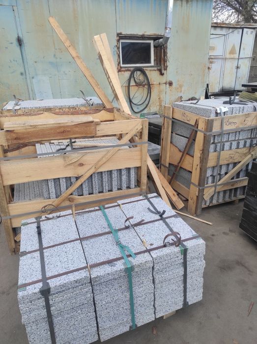 Гранитная плитка серая полированная Покостовска 60*30*2см. в Каменском