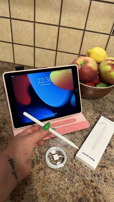 Tablet iPad Apple Retina 10” + nowe etui + nowy kabel