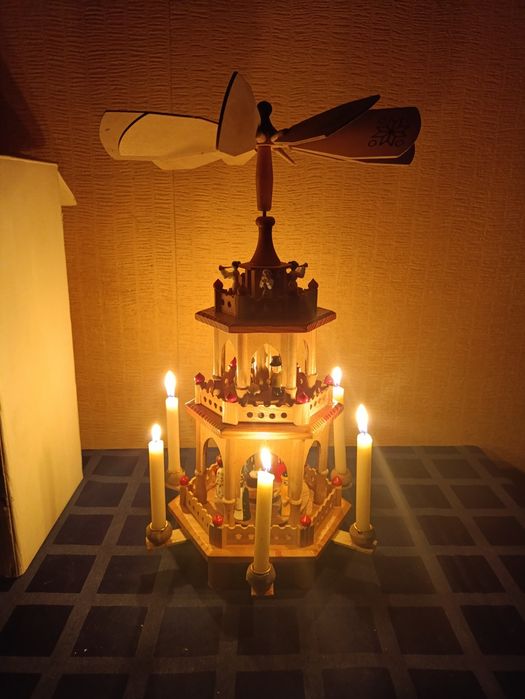 Кукольный домик, рождественская пирамида