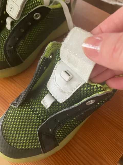 Демі ботинки geox із bluetooth розмір 28