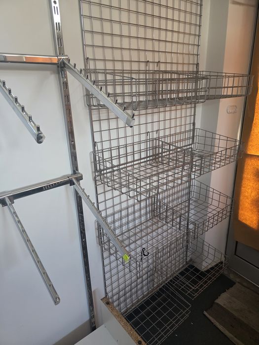 Wyposażenie sklepu  wieszaki regał wyspa manekin