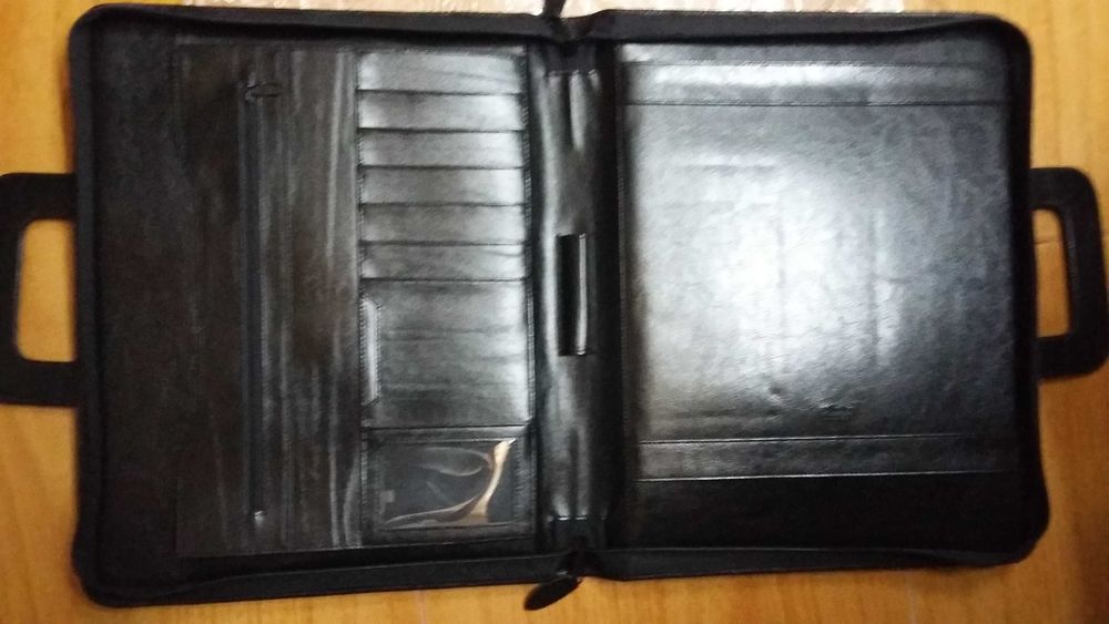 Mala de excutivo nova em pele genuína.