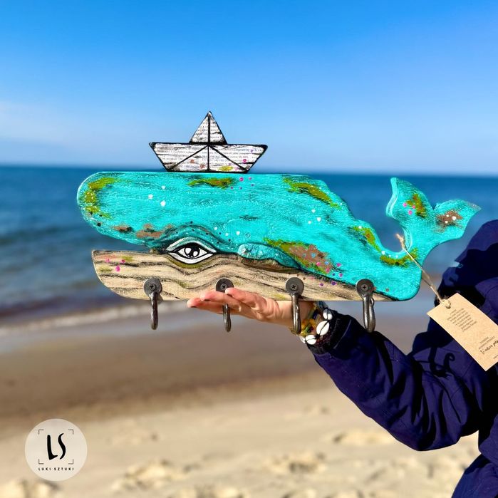 Wieszak 'WIELORYB z łódką z papieru na głowie', kute haki, LUKI SZTUKI