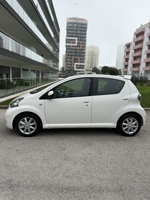 Toyota Aygo * Full Extras * Poucos Km * Multimidia Carplay * Imaculado