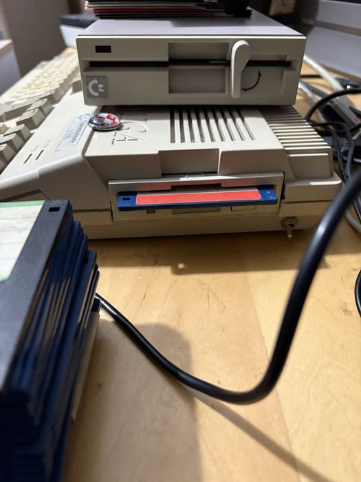 Zamienie na konsole XBox - Amiga500 dwie stacje FDD sampler Midi mysz