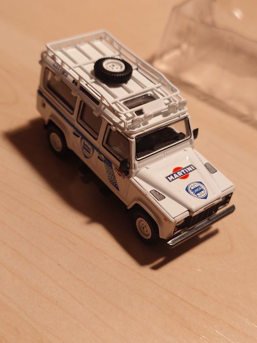 Mini GT 1/64 Defender Safari Rally Martini
